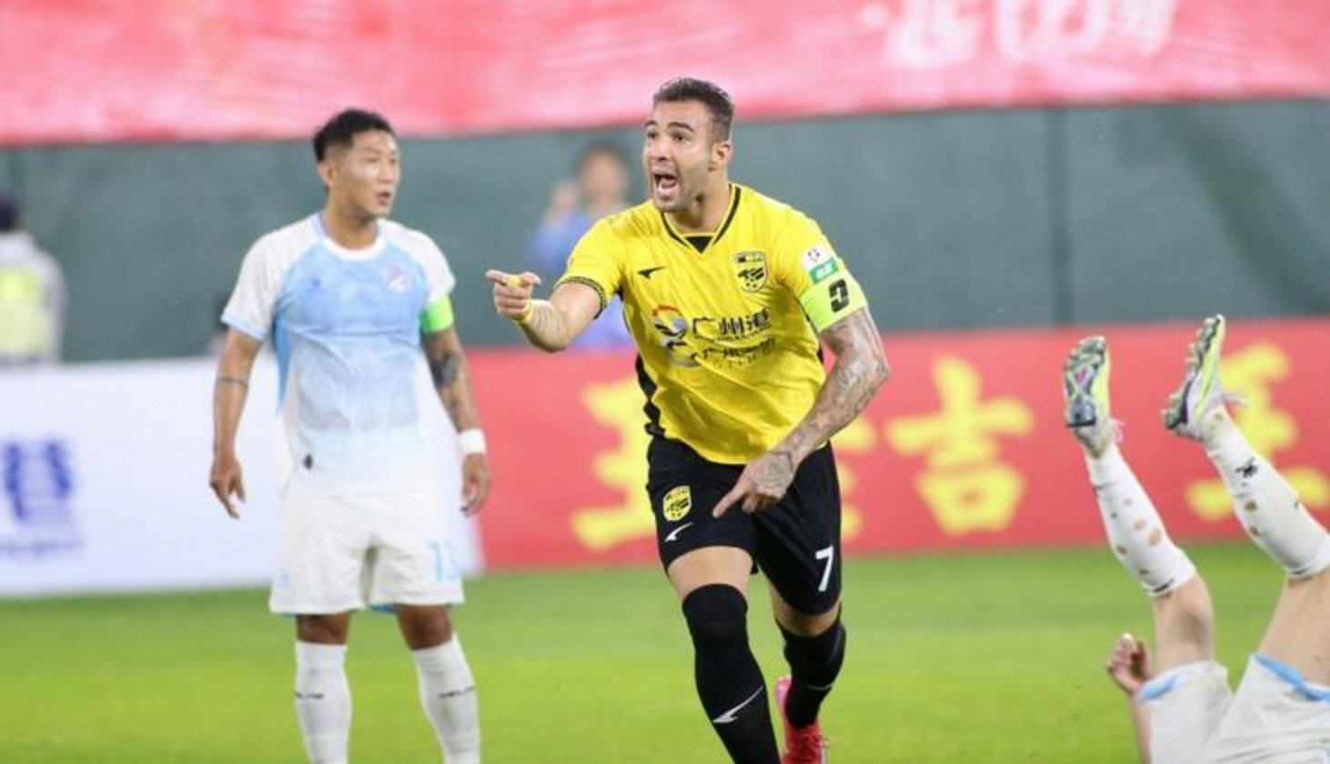 窗口期马德里竞技调整名单以备欧篮联葡超今晚攻防权衡，现场解说直呼：武汉三镇窗口期战术微调