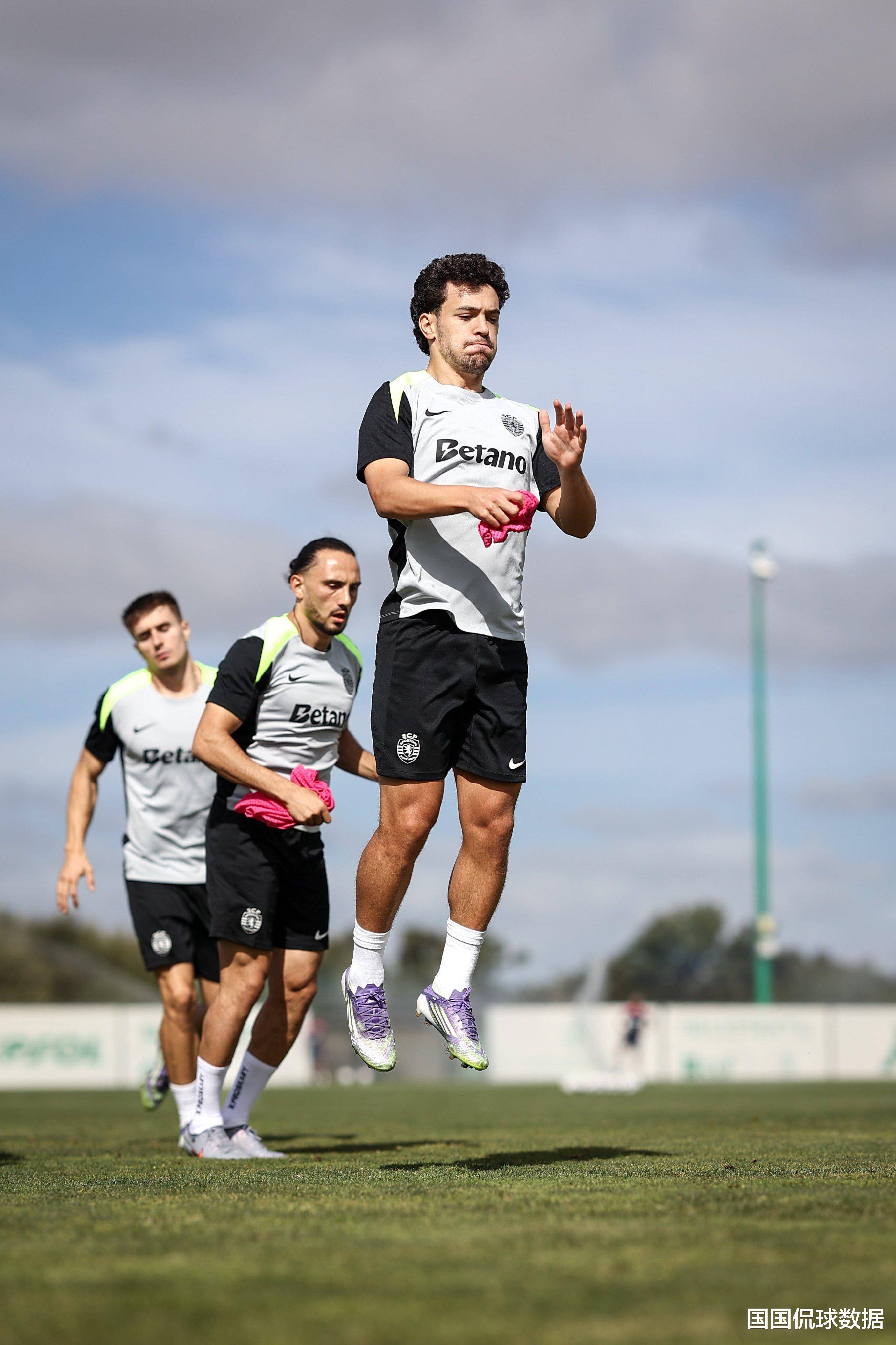 窗口期马德里竞技调整名单以备欧篮联葡超今晚攻防权衡，现场解说直呼：武汉三镇窗口期战术微调